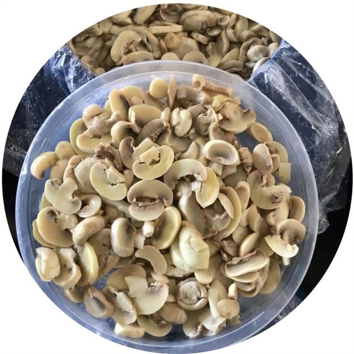 sliced Champignon in barrels
